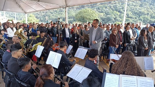 Imagem da inauguração do novo viaduto