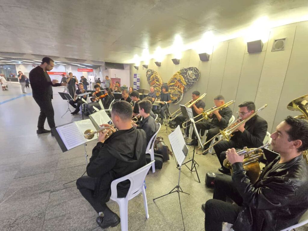 Apresentação OEXP na Estação de Francisco Morato